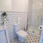 With Scenic Marina Views - Sleeps 3 דירה *
