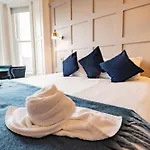 דירה With Scenic Marina Views - Sleeps 3