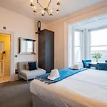 דירה With Scenic Marina Views - Sleeps 3
