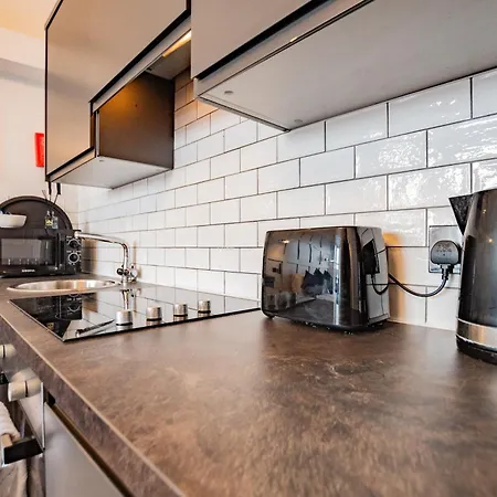 With Scenic Marina Views دبلن