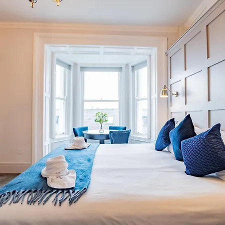 With Scenic Marina Views دبلن