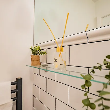 Apartamento With Scenic Marina Views Dublín