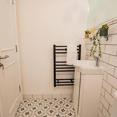 With Scenic Marina Views شقة *