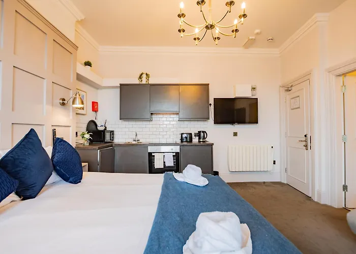 With Scenic Marina Views Apartment *