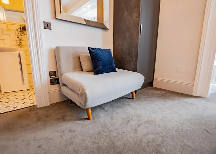 Apartment With Scenic Marina Views Dublin