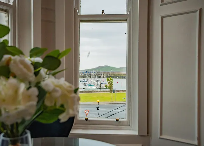 With Scenic Marina Views Apartment