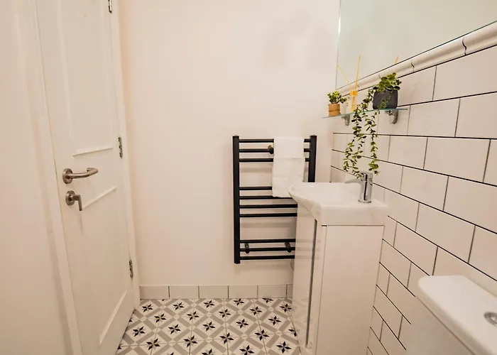 With Scenic Marina Views Apartment *