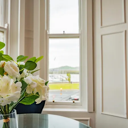 With Scenic Marina Views - Sleeps 3 Lejlighed *