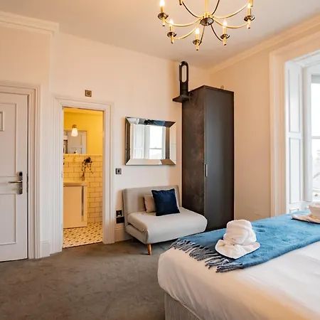 With Scenic Marina Views - Sleeps 3 شقة *